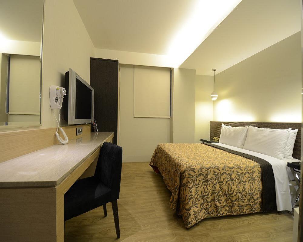 Royal Garden Hotel Taipei Exterior photo