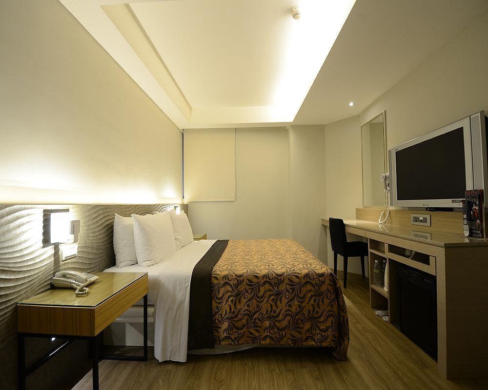 Royal Garden Hotel Taipei Exterior photo