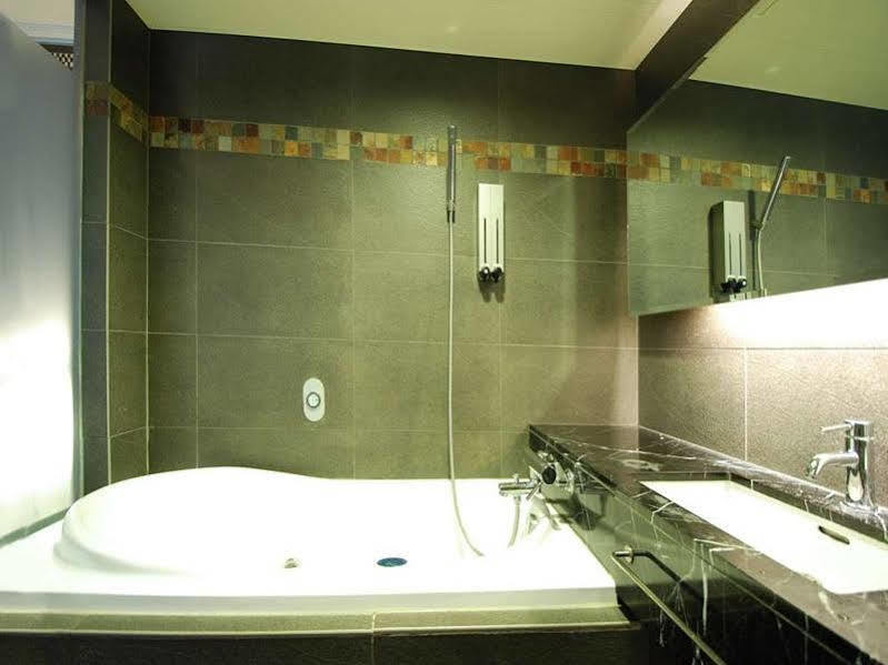 Royal Garden Hotel Taipei Exterior photo