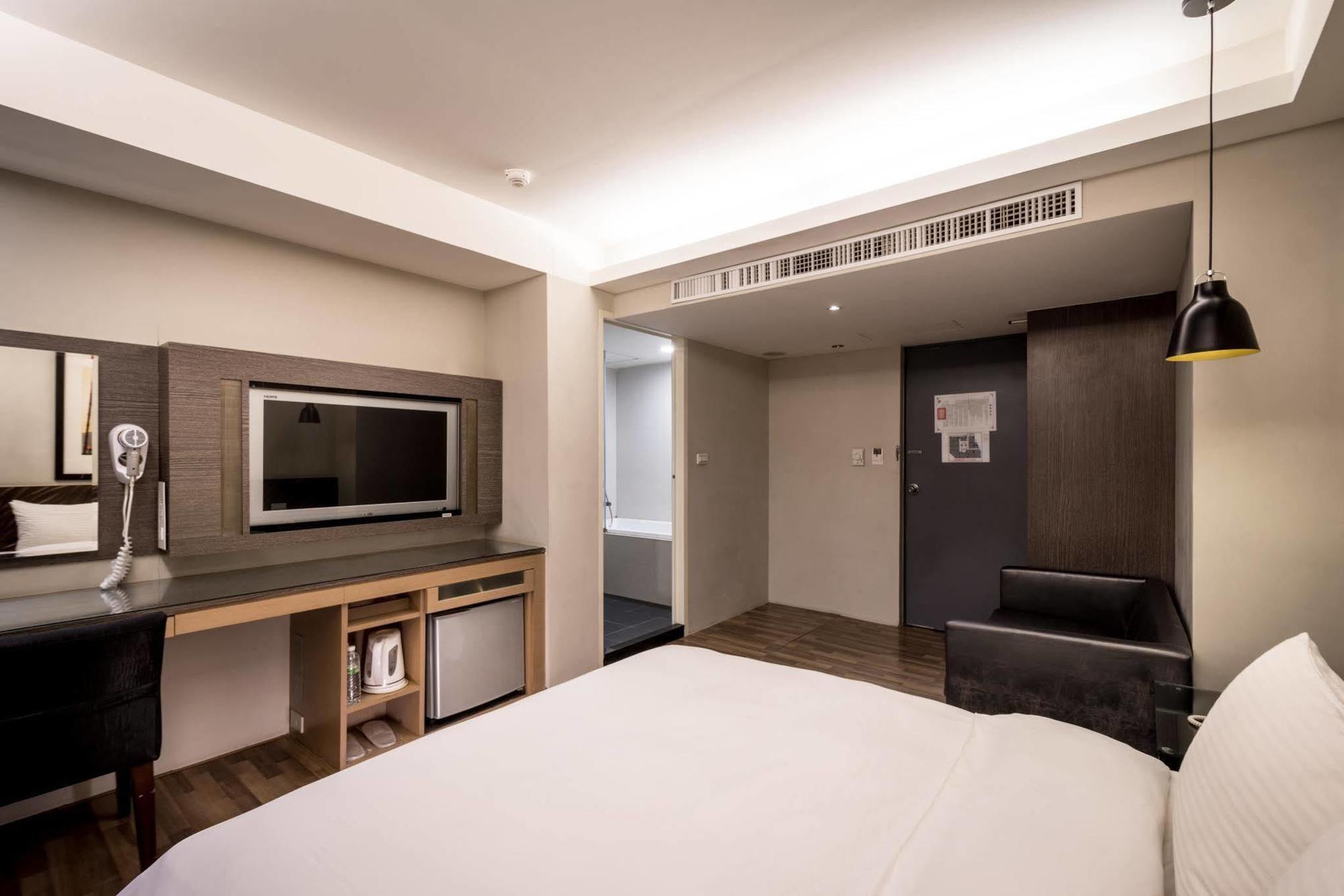Royal Garden Hotel Taipei Exterior photo