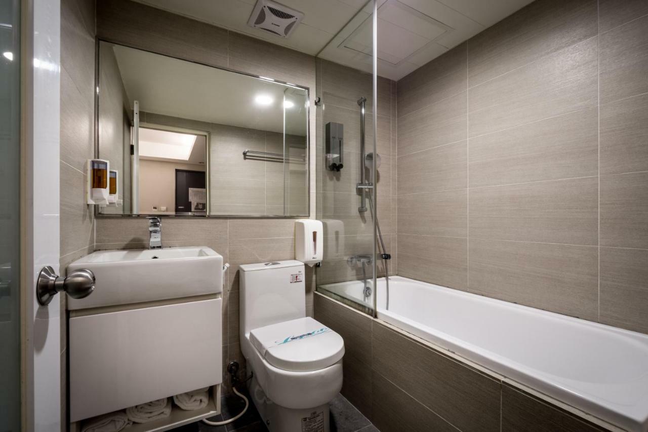 Royal Garden Hotel Taipei Exterior photo