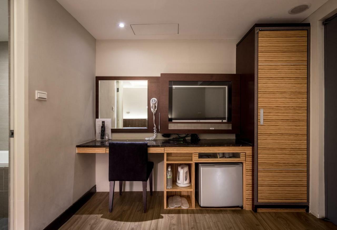 Royal Garden Hotel Taipei Exterior photo